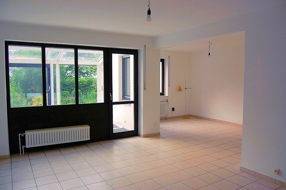 Großzügiges, gepflegtes Reihenhaus in schöner Lage - Photo 1